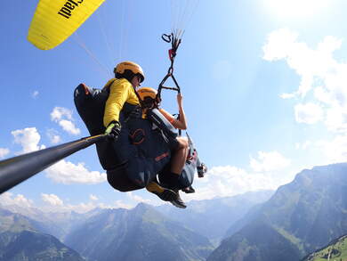 Tandemflug über Mayrhofen mit herrlichem Panorama auf die Zillertaler Alpen